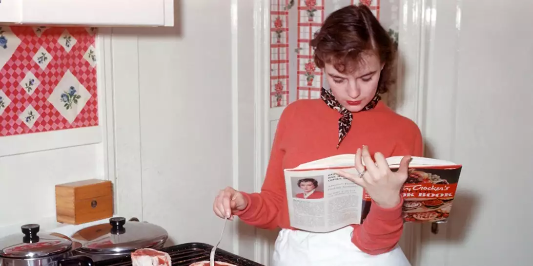 Αυτό το έπιπλο από την κουζίνα της γιαγιάς, επιστρέφει δυναμικά στα σπίτια μας