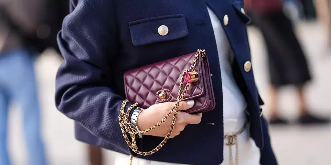 Το χρώμα νυχιών που κάνει κάθε εμφάνιση να δείχνει (ακόμα) πιο "ακριβή"