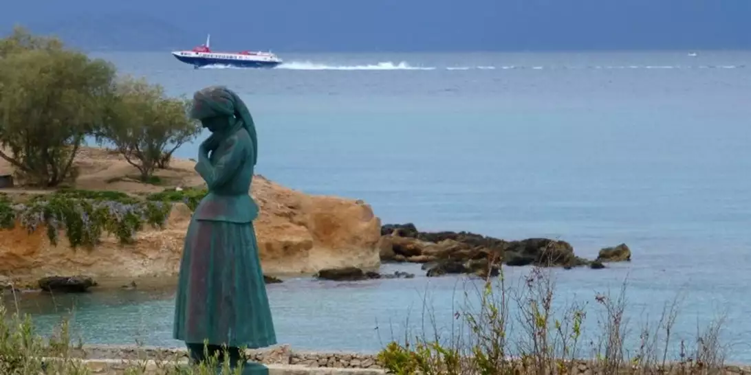 Το ελληνικό νησί που κάθε χρόνο γοητεύει όλο και περισσότερους φιλότεχνους