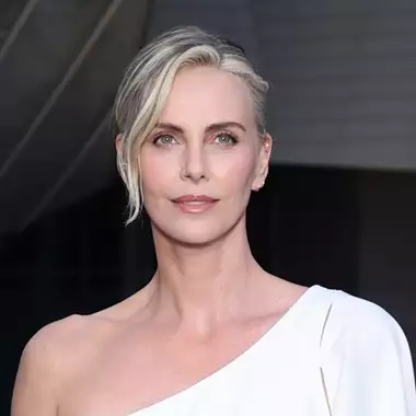 Charlize Theron | Πώς αισθάνεται που σύντομα θα γίνει 50 ετών