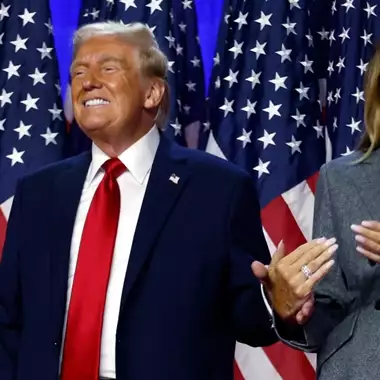 Melania Trump | Τι δήλωσε ο Donald Trump για το νέο της βιβλίο