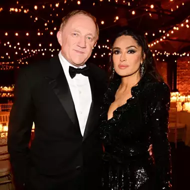 Salma Hayek | Η Χολιγουντιανή εμφάνιση με τον σύζυγό της στην τελετή επαναλειτουργίας της Παναγίας των Παρισίων