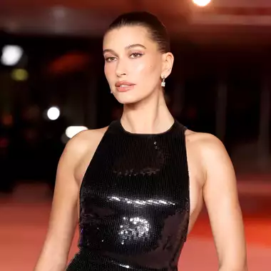 Για 1 δισεκατομμύριο δολάρια εξαγοράστηκε η Rhode της Hailey Bieber από την e.l.f. Beauty