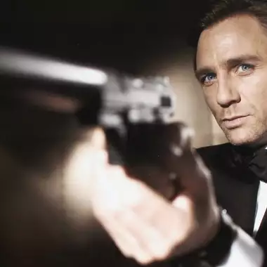 H παραγωγός του James Bond αφήνει υπόνοιες για τον επόμενο ηθοποιό που θα υποδυθεί τον 007