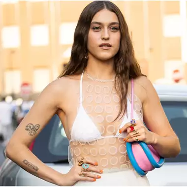 Πώς μπορείτε να φορέσετε το μαγιό σας στην πόλη όταν κάνει καύσωμα