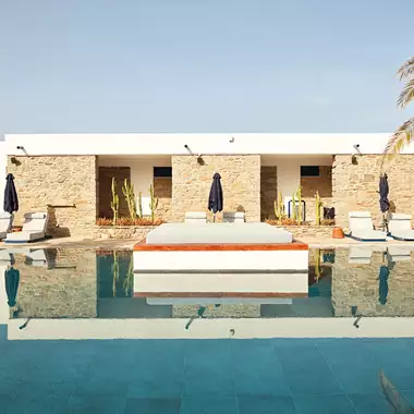 Mykonos Theoxenia & Once In Mykonos | Απόδραση στο νησί των ανέμων και σε δύο κορυφαία ξενοδοχεία