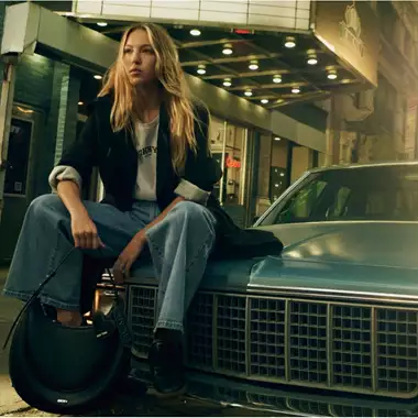 Η Lila Moss είναι το νέο πρόσωπο της DKNY