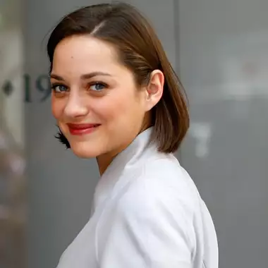 Η Marion Cotillard αποκαλύπτει τη ρουτίνα προπόνησής της για λεπτή σιλουέτα στα 50