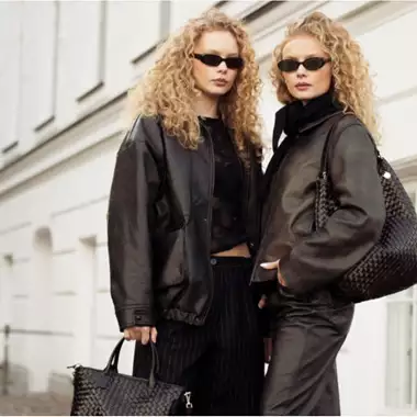 Τα δερμάτινα παντελόνια που είναι ιδανικά για τα looks της άνοιξης