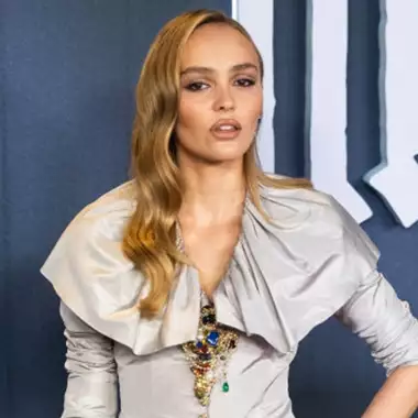Lily Rose Depp | Υιοθέτησε το method dressing στην πρεμιέρα της