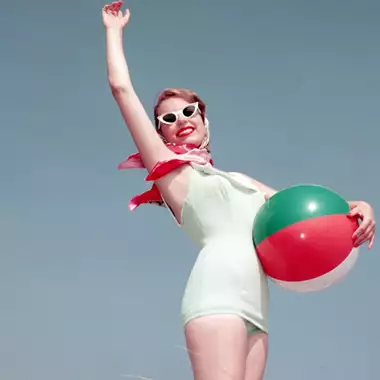 Τα ολόσωμα μαγιό που ξεχωρίζουν για την κομψή αισθητική τους