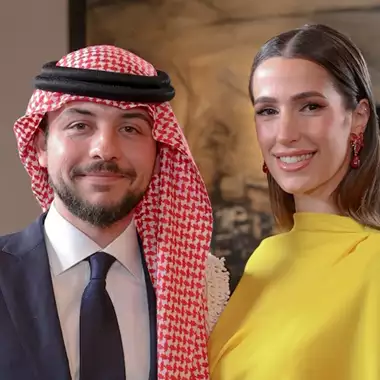 Πριγκίπισσα Rajwa | Η υποδειγματική εμφάνιση στο πλευρό του συζύγου της, πρίγκιπα Hussein, μετά από ένα σημαντικό οικογενειακό ορόσημο