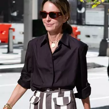 Τα κομψά summer looks που μπορείτε να δημιουργήσετε με εμπριμέ παντελόνια