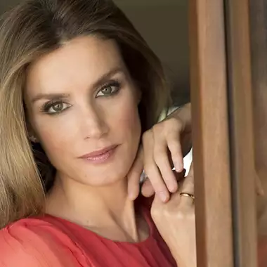 Βασίλισσα Letizia της Ισπανίας | Το χρώμα στη σκιά της είναι το ιδανικό για να αναδείξει τα πράσινα μάτια