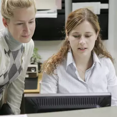 "Αυξάνει το άγχος, μπλοκάρει τη συγκέντρωση": Aυτό το χρώμα θα έπρεπε να απαγορευτεί σε ένα γραφείο σύμφωνα με ειδικό