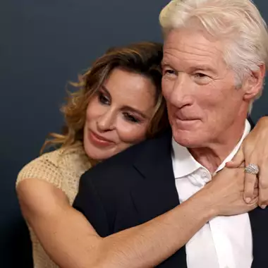 "Αυτή η χρονιά έφερε αλλαγές και προκλήσεις" | Η εξομολόγηση της συζύγου του Richard Gere με αφορμή τα γενέθλια του σταρ