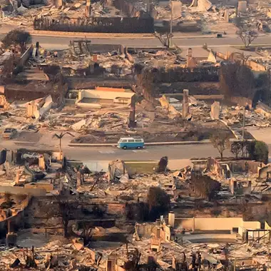 Ανταπόκριση από τις φωτιές στο Λος Άντζελες | Ο George Satsidis μας μεταφέρει εικόνες από μια πόλη στο χείλος της απελπισίας