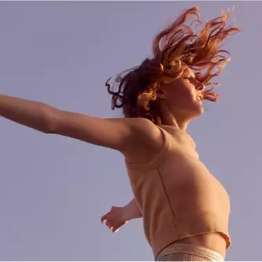 From the Magazine | Η ανεπιτήδευτη ομορφιά στη μόδα της άνοιξης