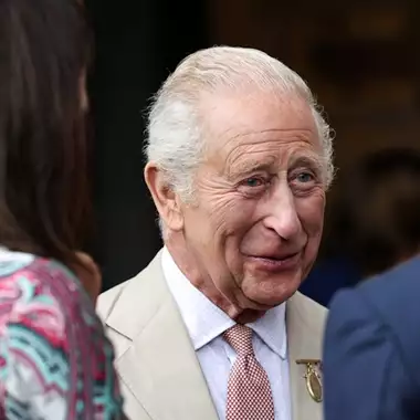 Οι ασυνήθιστες ταξιδιωτικές απαιτήσεις του βασιλιά Καρόλου | Απαιτεί να φέρνει μαζί του ολόκληρο το υπνοδωμάτιό του