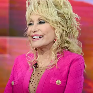 Dolly Parton | Γιατί δεν τη συνοδεύει ποτέ ο σύζυγός της σε επίσημες βραδιές