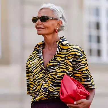 Grey & Fabulous | Τρία chic κουρέματα που θα αναδείξουν τα γκρίζα μαλλιά σας