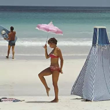 "Αυτή είναι η χρονική περίοδος που απαγορεύεται να κολυμπάτε στην παραλία" λένε οι γιατροί