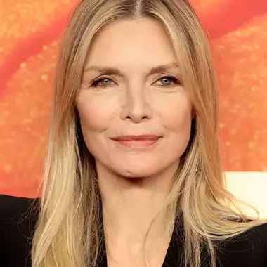 Η Michelle Pfeiffer βρήκε το καλύτερο foundation για γυναίκες άνω των 60