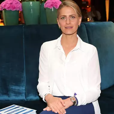 Τατιάνα Μπλάτνικ | Το updo της με έμπνευση από τα '80s είναι το χτένισμα που αξίζει να δοκιμάσετε σε μια βραδινή έξοδο