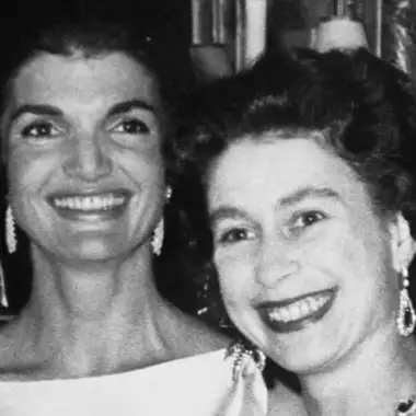 Η διαχρονική συμβουλή που μοιράστηκε η βασίλισσα Ελισάβετ με την Jackie Kennedy