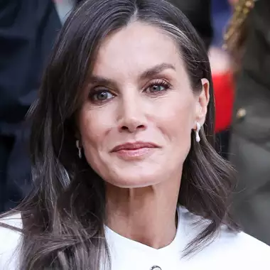Letizia της Ισπανίας | Η εμφάνισή της είναι η απόδειξη πως τα total white σύνολα αξίζουν μια θέση στο ντύσιμο του φθινοπώρου