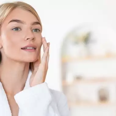 Απολέπιση προσώπου | Το απαραίτητο βήμα σε κάθε skincare ρουτίνα για επιδερμίδα που δείχνει νεότερη