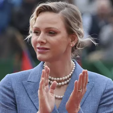 Πριγκίπισσα Charlene | Με Armani look στα κεντρικά γραφεία του Στέλιου Χατζηιωάννου στο Μονακό