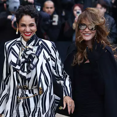 Συμβουλές μόδας για γυναίκες άνω των 50 | Τι είναι καλό να φοράμε και τι να αποφεύγουμε