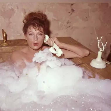 Aυτό το σπιτικό μείγμα θα καθαρίσει το μπάνιο σας εύκολα και γρήγορα