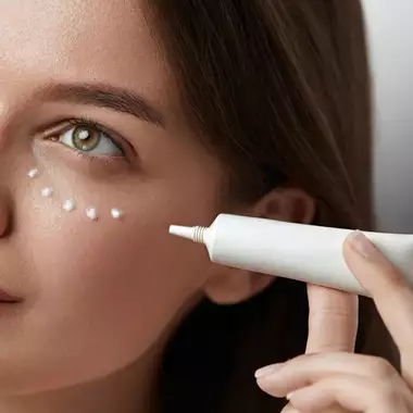 Οι καλύτερες συσφικτικές κρέμες ματιών για γυναίκες άνω των 50