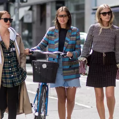 Στιλιστικές συμβουλές που θα σας βοηθήσουν να παραμείνετε κομψές τη μεταβατική περίοδο