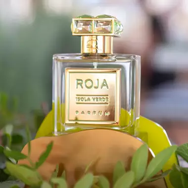 Η Roja London παρουσίασε το άρωμα Isola Verde σε μια καλοκαιρινή νύχτα γεμάτη φως, πράσινο και άρωμα λεμονιού