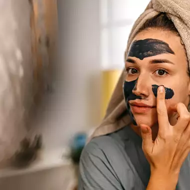 5 πολυτελείς μάσκες προσώπου με άργιλο για καθαρή και φρέσκια επιδερμίδα