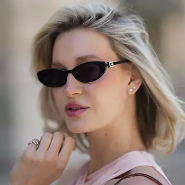 5 συνήθειες που ακολουθούν ευλαβικά οι beauty insiders για υγιή και λαμπερή επιδερμίδα το καλοκαίρι