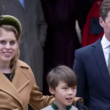 Πριγκίπισσα Βεατρίκη | Ο συμβολισμός πίσω από το γιορτινό παλτό της