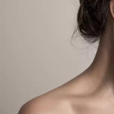 Youthful Neckline | Πώς να μειώσετε τις ρυτίδες στην περιοχή του λαιμού σας