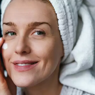 Αυτές είναι οι καλύτερες αντιγηραντικές κρέμες προσώπου που λατρεύουν οι γυναίκες άνω των 40