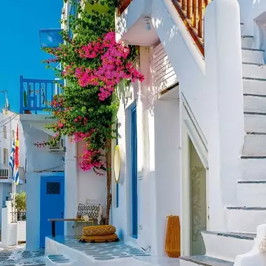 H CEO και δημιουργός των spa Heat by Sophia Lie συστήνει στο Harper’s Bazaar τα αγαπημένα της σημεία στο Νησί των Ανέμων