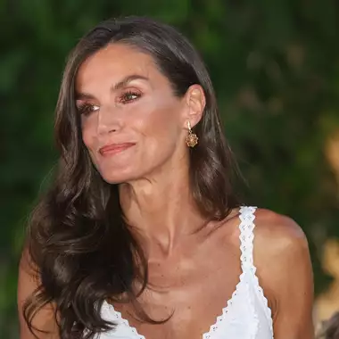 Βασίλισσα Letizia | Η αέρινη εμφάνισή της που θύμισε σύγχρονη Ελληνίδα θεά