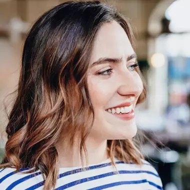 Καστανά μαλλιά | Πώς θα πετύχετε το τέλειο balayage για το καλοκαίρι