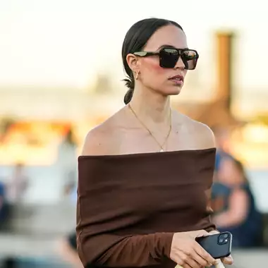 Ραγάδες στους ώμους | Τι τις προκαλεί και πώς να τις αντιμετωπίσετε