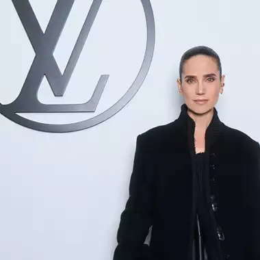 Η Jennifer Connelly έλαμψε στα εγκαίνια του καταστήματος Louis Vuitton με φουτουριστικό outfit