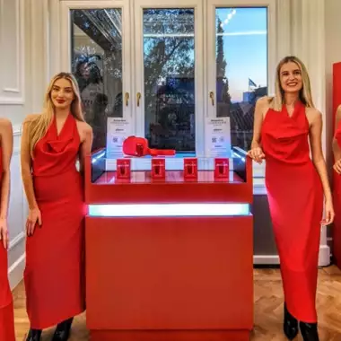 Η Special Edition Red του Ploom έλαμψε στο Esquire Townhouse Athens