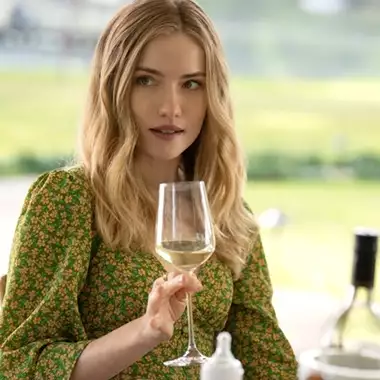 Movie Review | Regretting You (Μετανιώνοντας για εσένα): Ένα συγκινητικό ταξίδι ανάμεσα στη μνήμη, την προδοσία και τη γυναικεία αναγέννηση