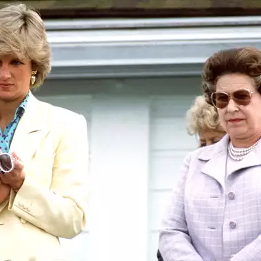 Όταν η πριγκίπισσα Diana έκανε παρατήρηση στη βασίλισσα Ελισάβετ | Το άγνωστο σκηνικό ανάμεσα στις δύο γυναίκες